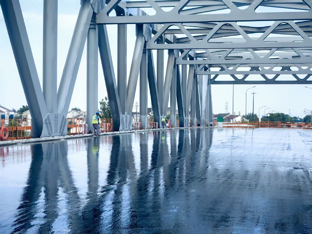 2025.8.29热拌环氧钢桥面铺装现场