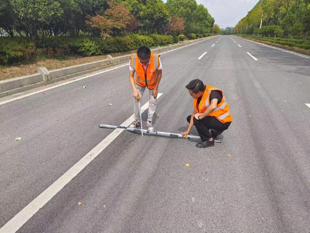 无车辙路面技术